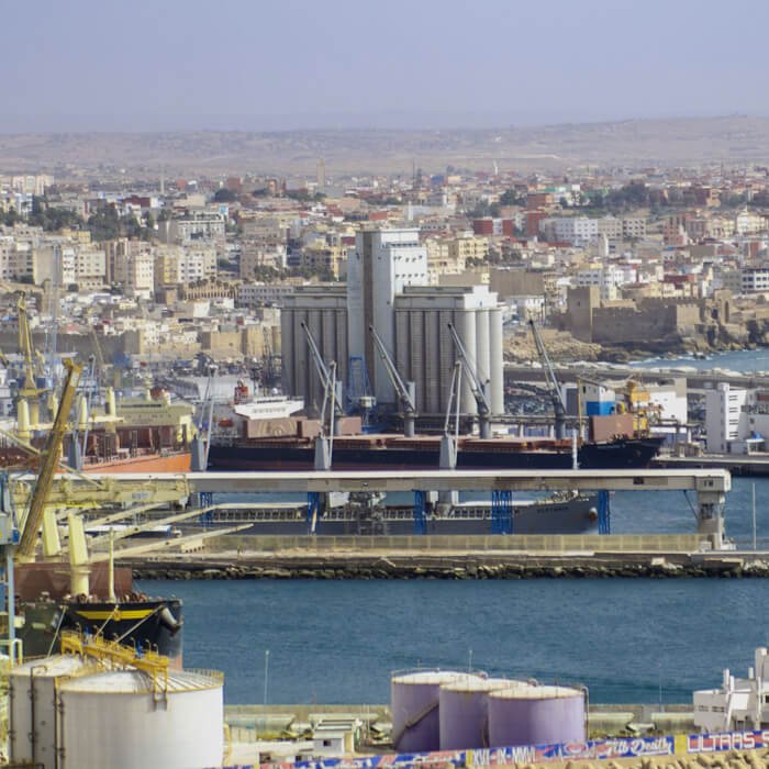 Relief côtier et terrains portuaires