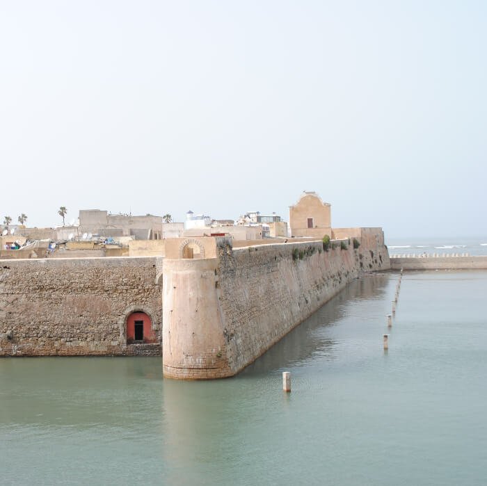 Relief côtier, zones humides et sols salins