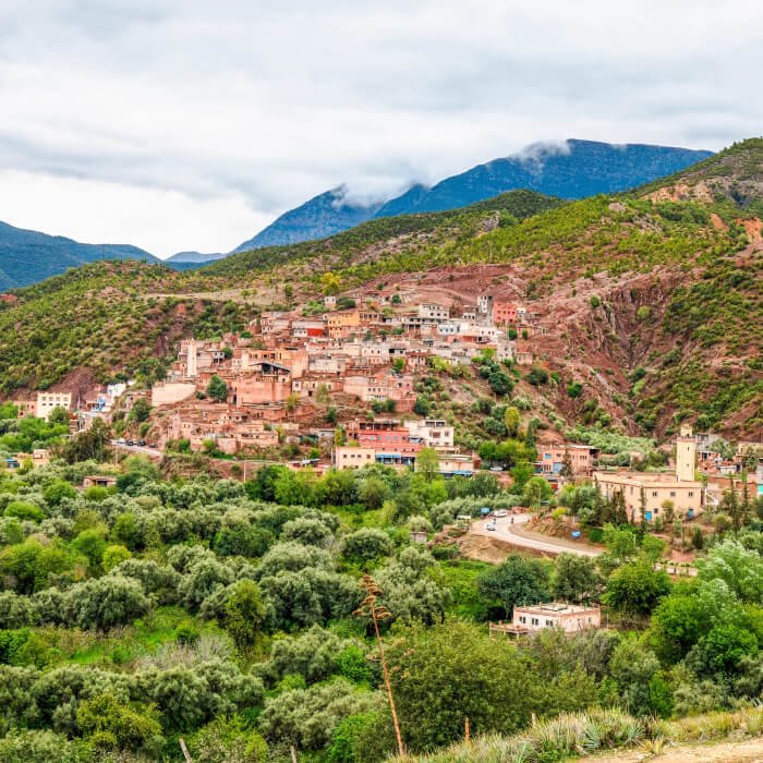 Relief varié et terrains semi-urbains et ruraux (1)