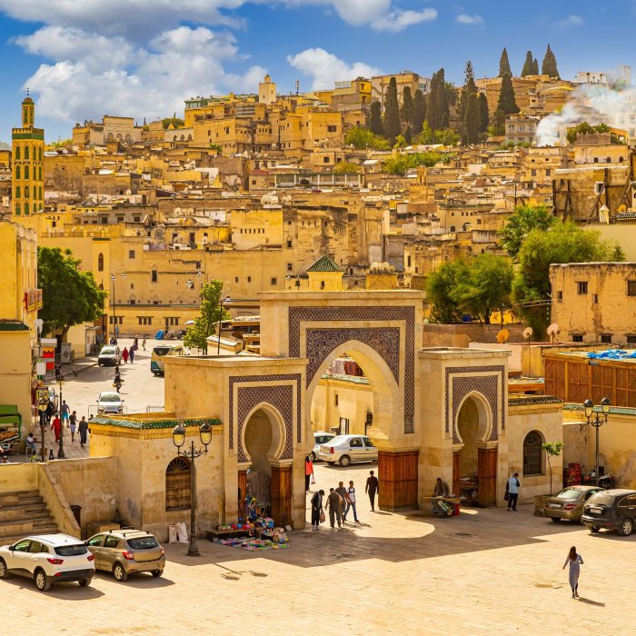 Relief varié et zones urbaines historiques