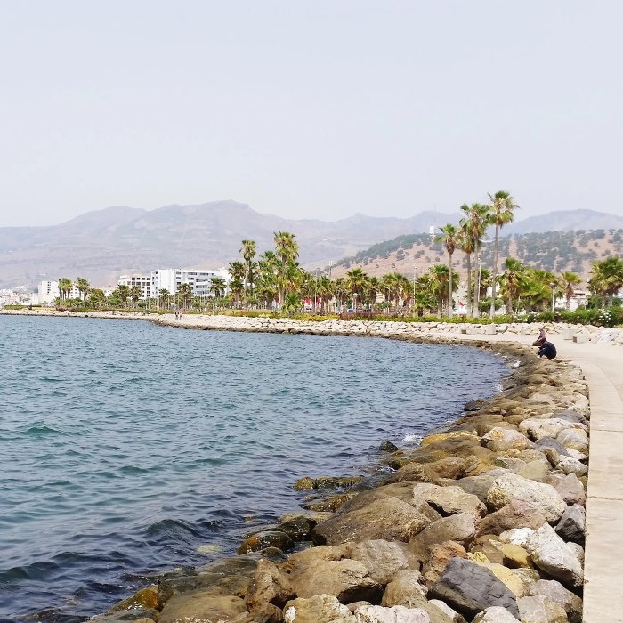 Un relief varié entre littoral, plaines et zones montagneuses